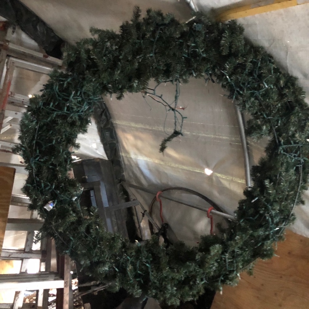 6ft wreath with lights